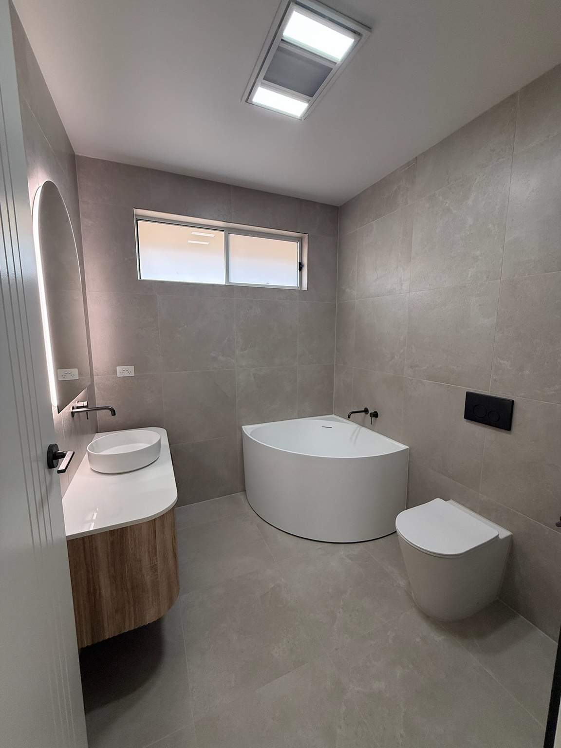 Cordeaux Heights Main Bathroom