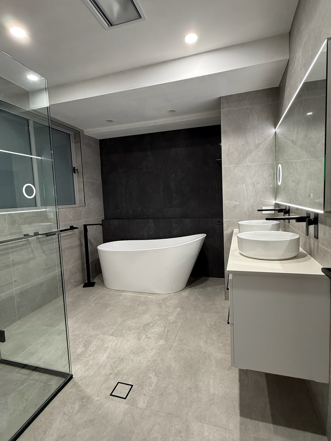 Balgownie Main Bathroom