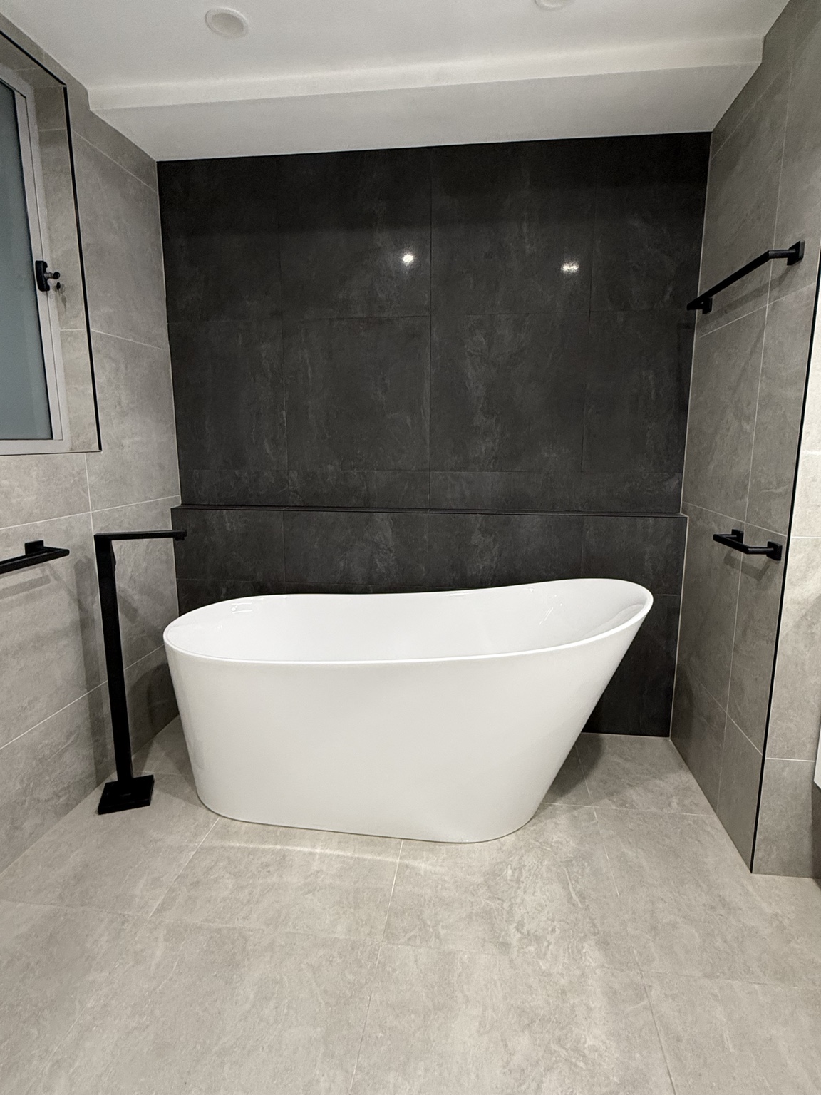 Balgownie Main Bathroom photo