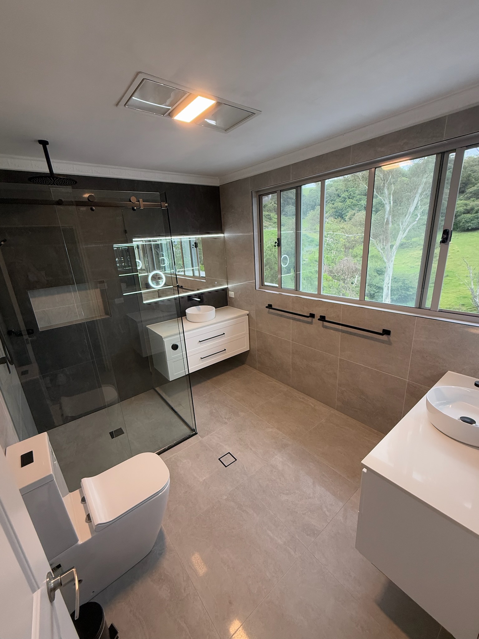 Cordeaux Heights Main Bathroom